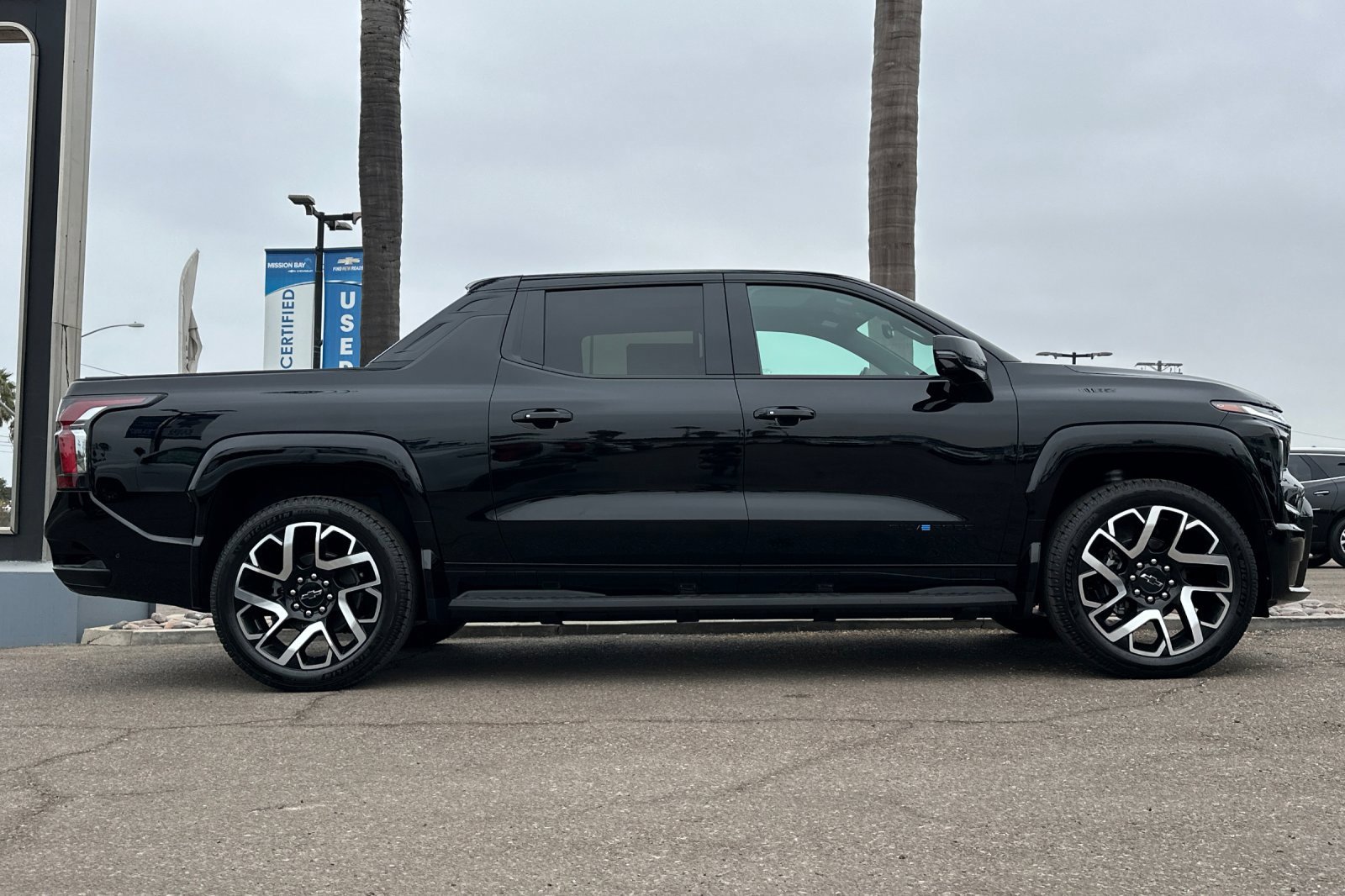 2024 Chevrolet Silverado EV RST photo 3