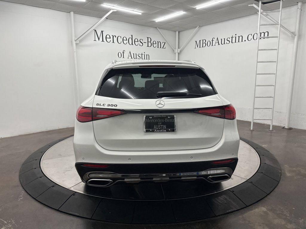 2026 Mercedes Benz GLC 300 photo 4