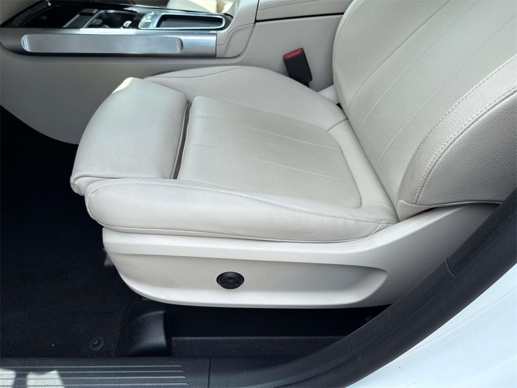 2025 Mercedes Benz GLB 250 photo 16