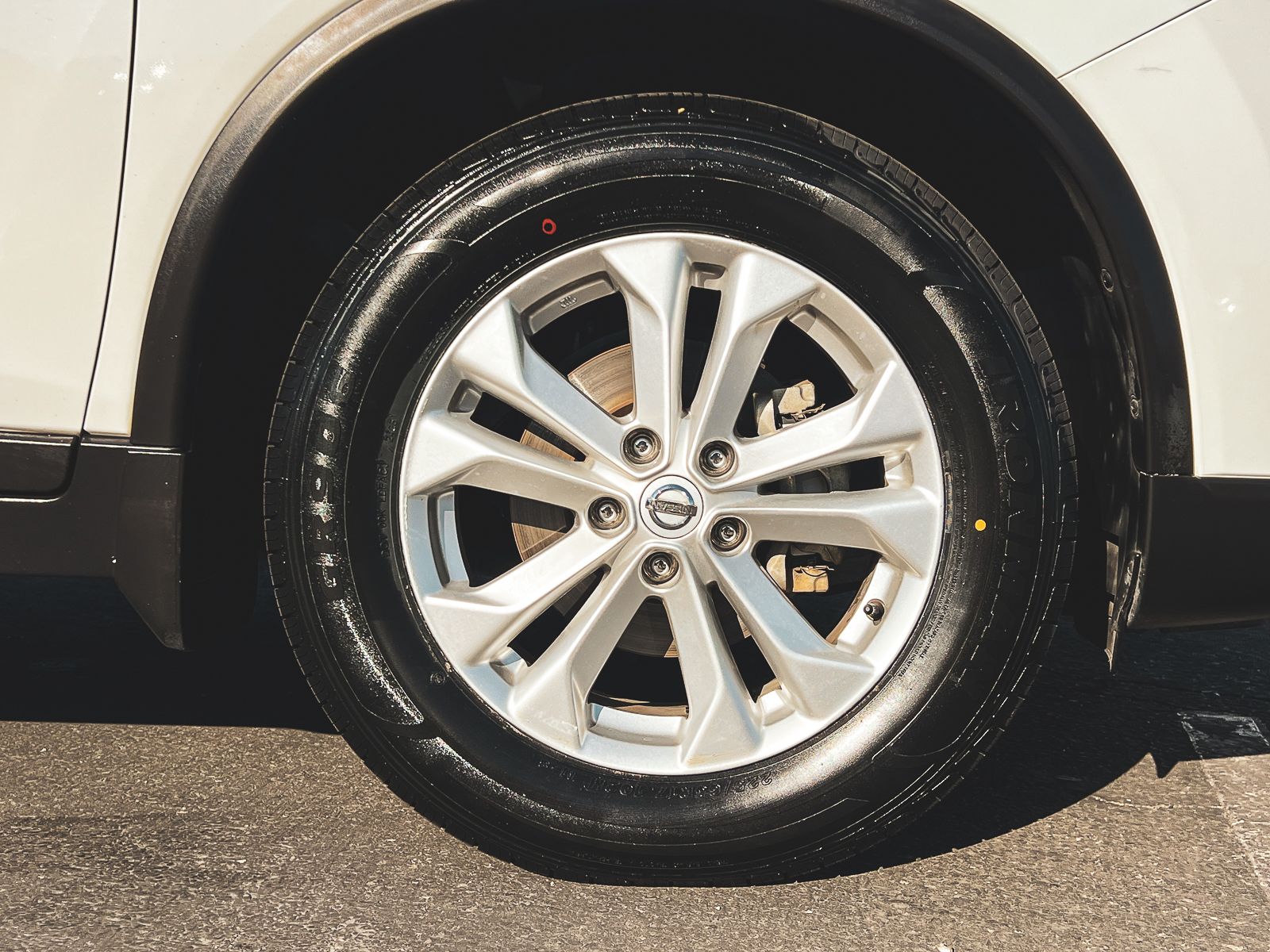 2016 Nissan Rogue SV photo 9