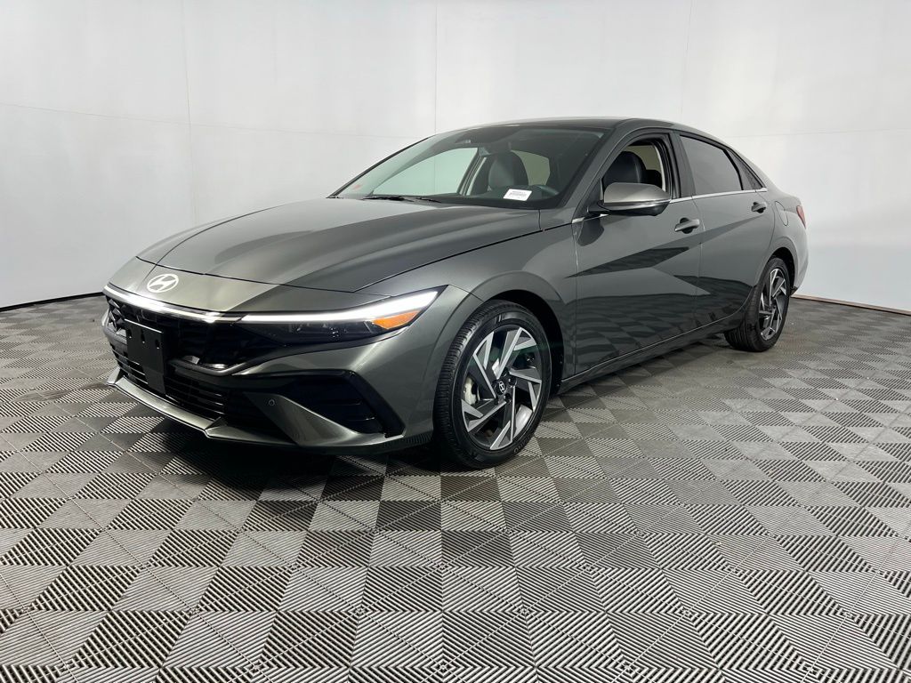 2024 Hyundai Elantra Limited photo 2