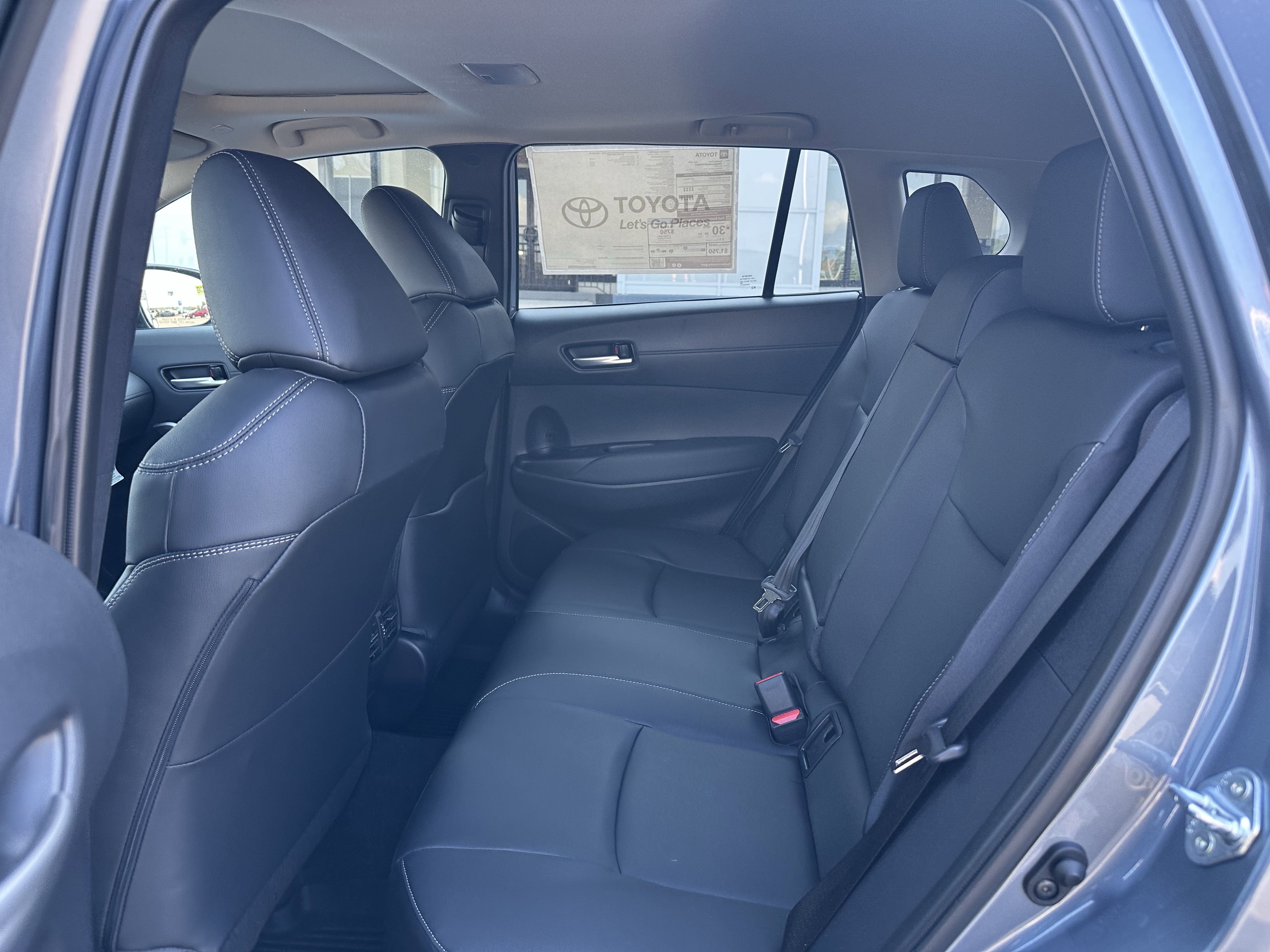2025 Toyota Corolla Cross XLE photo 2
