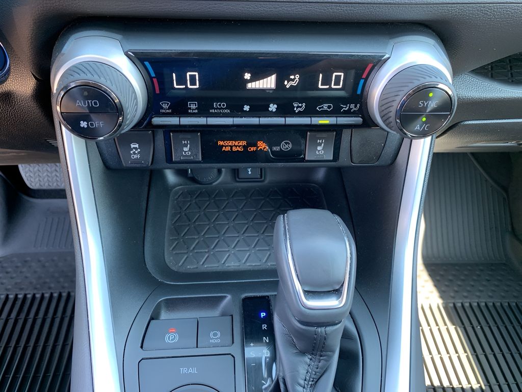 2022 Toyota RAV4 Hybrid XSE photo 18