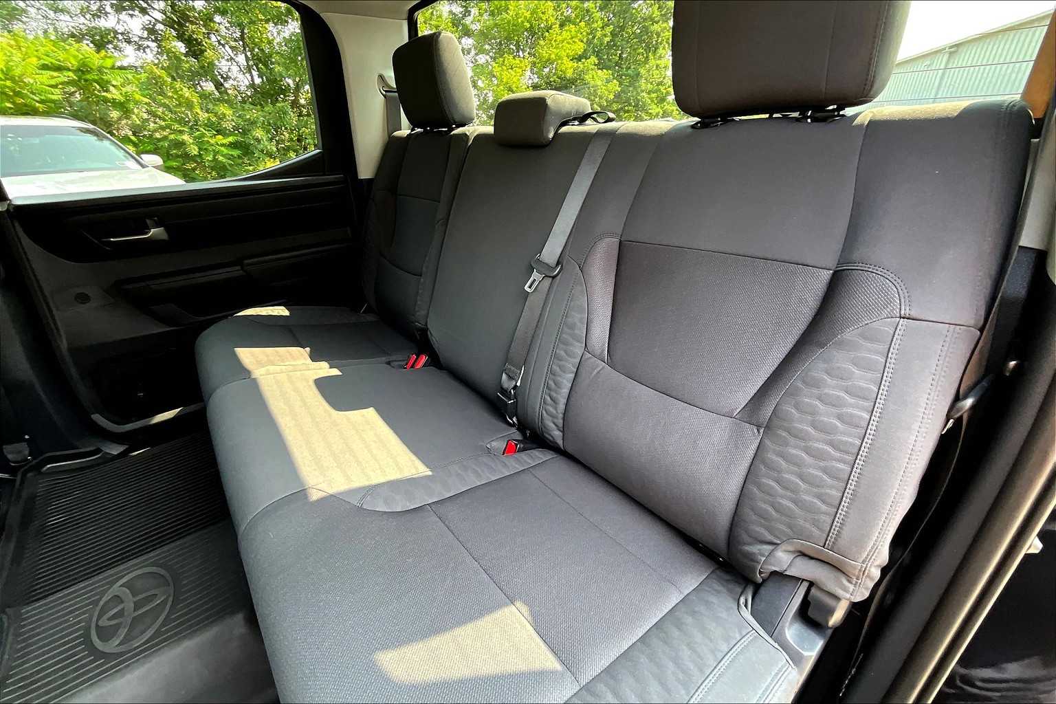 2024 Toyota Tundra SR5 CrewMax photo 18
