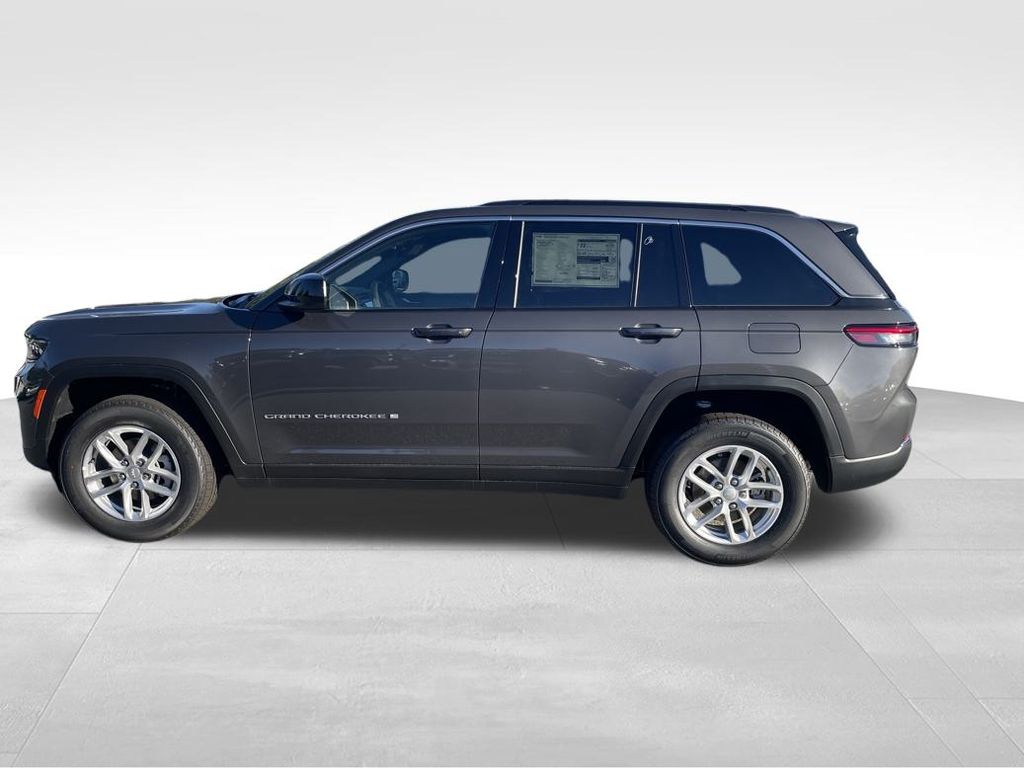 2025 Jeep Grand Cherokee Laredo X photo 3