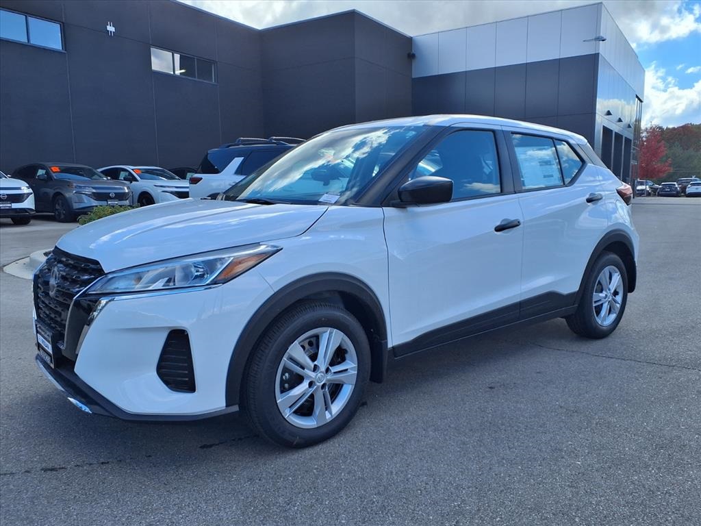 2025 Nissan Kicks Play S photo 4