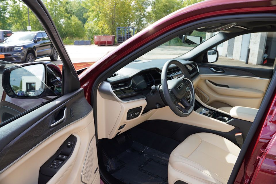 2023 Jeep Cherokee 4xe photo 13