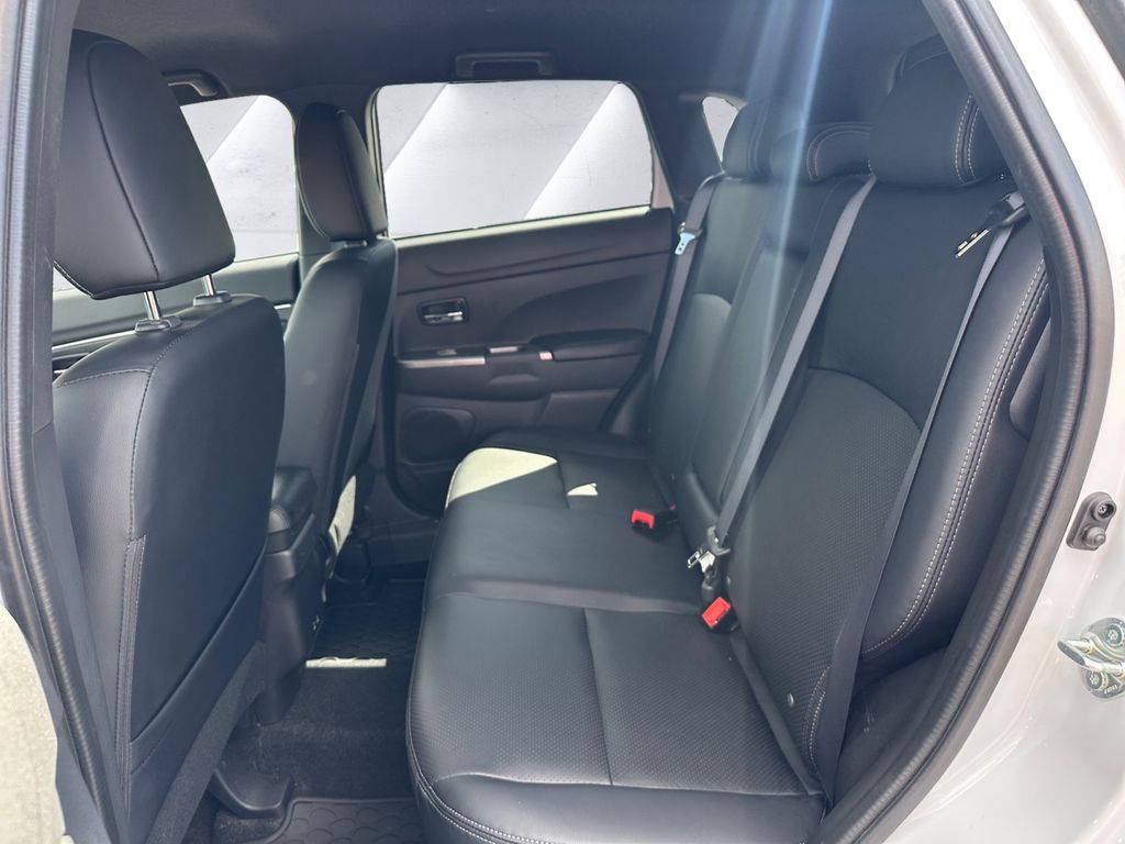 2024 Mitsubishi Outlander Sport SEL photo 18