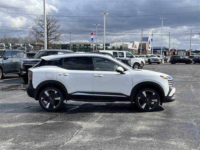 2025 Nissan Kicks SR photo 3