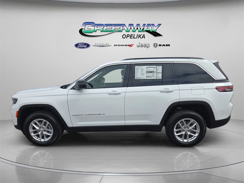 2025 Jeep Grand Cherokee Laredo photo 4