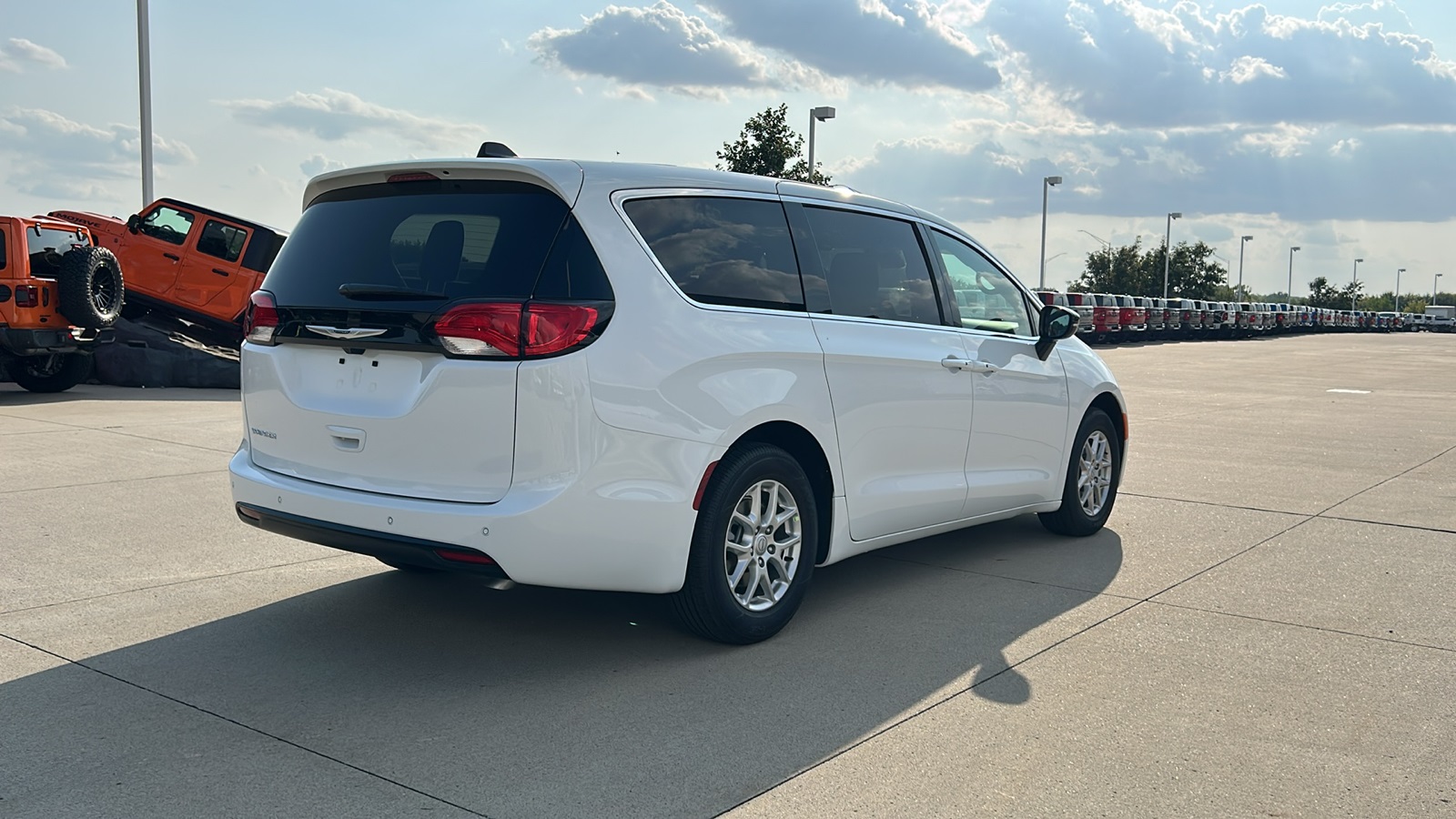 2026 Chrysler Voyager LX photo 3