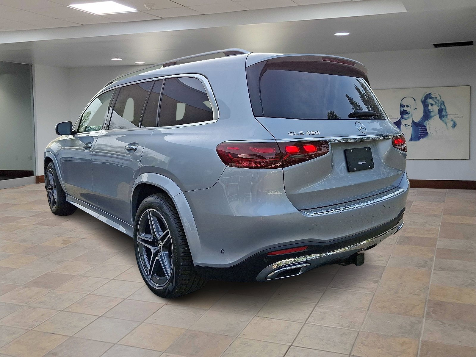 2025 Mercedes Benz GLS 450 4MATIC photo 4