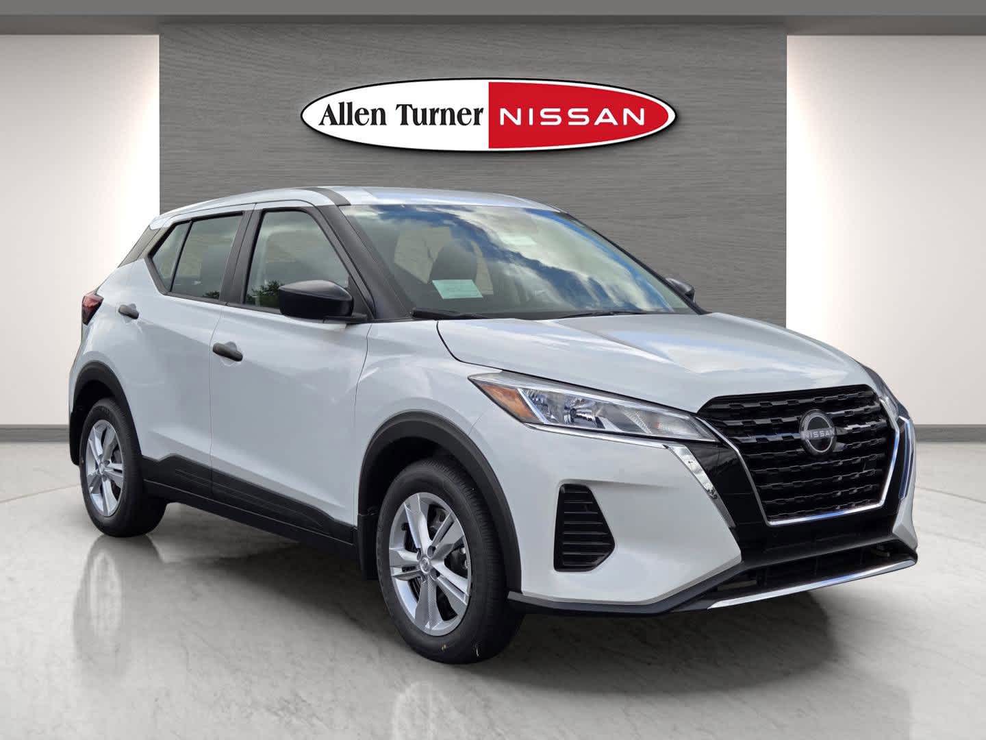 2025 Nissan KICKS PLAY Base's photo