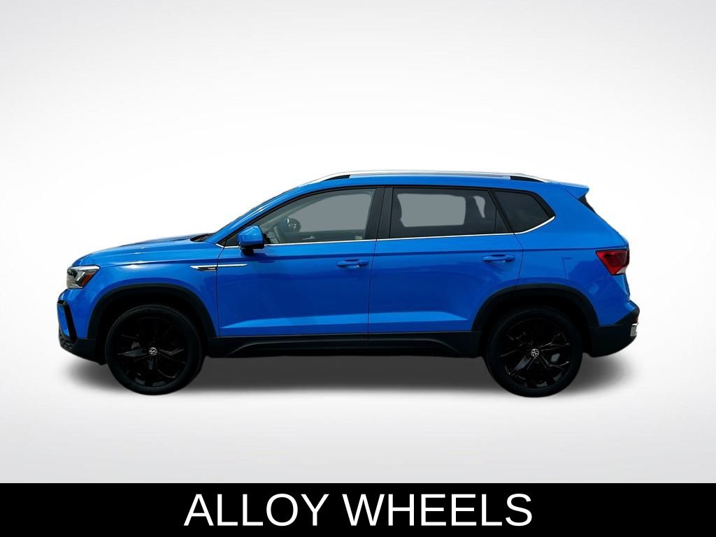 2024 Volkswagen Taos SE photo 3