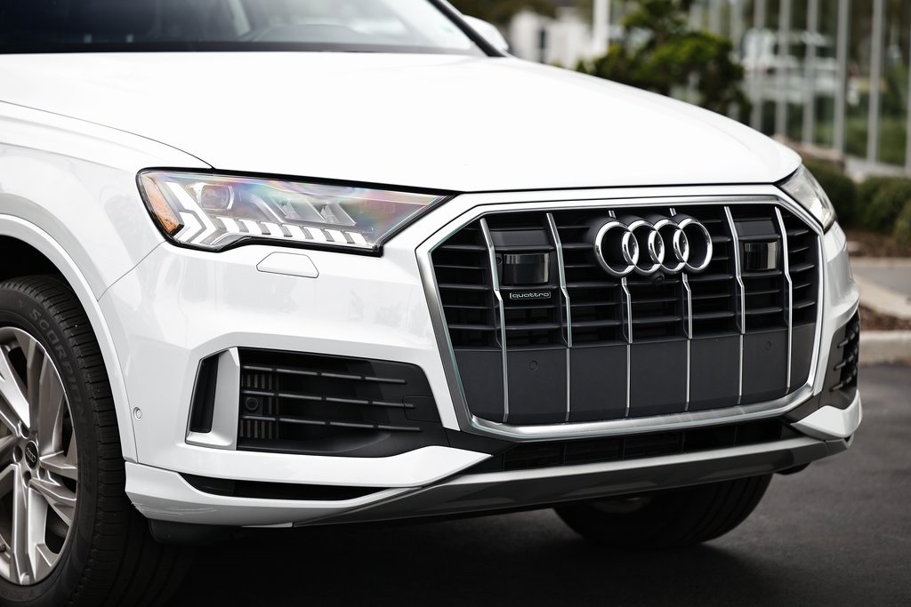 2024 Audi Q7 55 Premium Plus photo 2