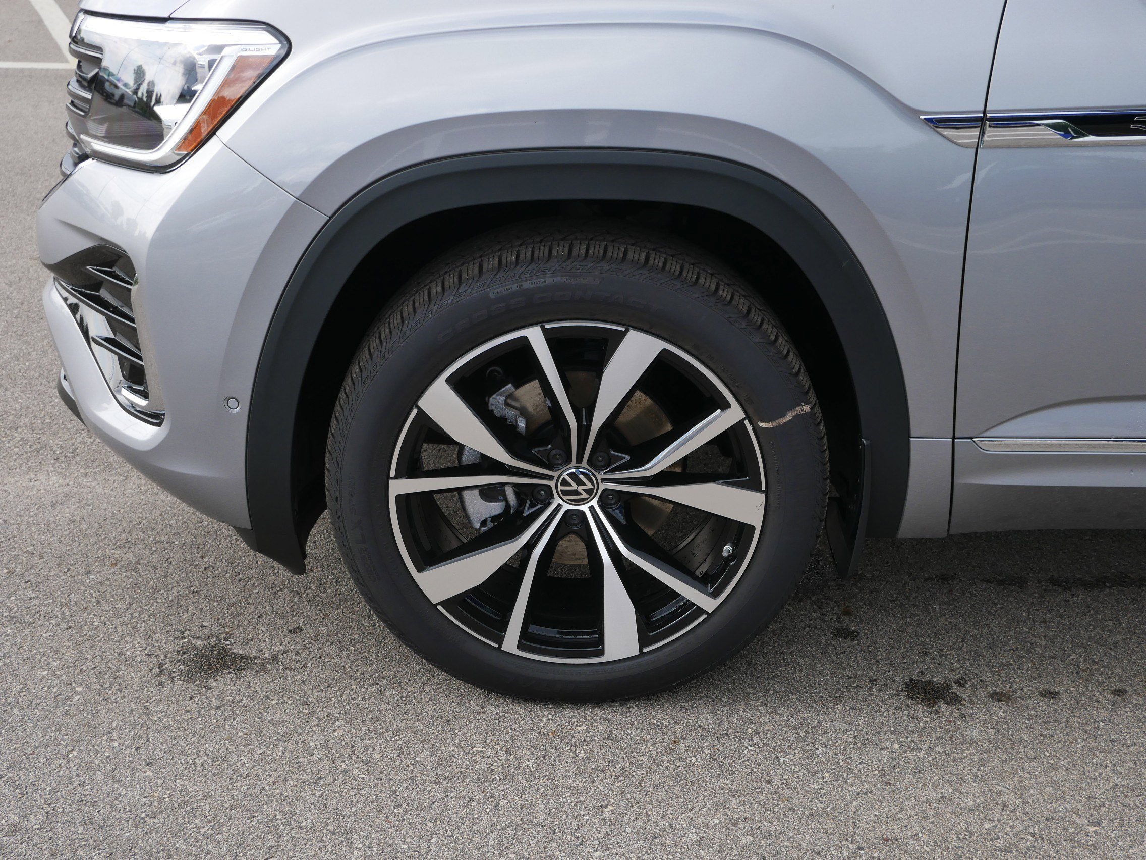 2026 Volkswagen Atlas SEL Premium R-Line photo 2