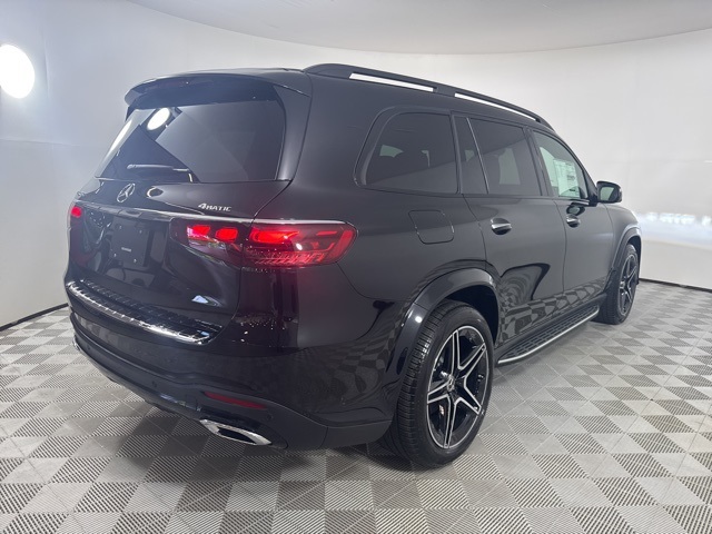 2026 Mercedes Benz GLS 450 4MATIC photo 4
