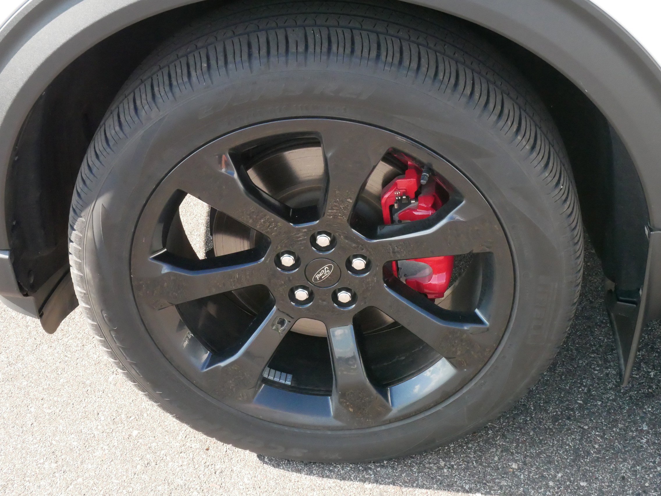 2023 Ford Explorer ST photo 14