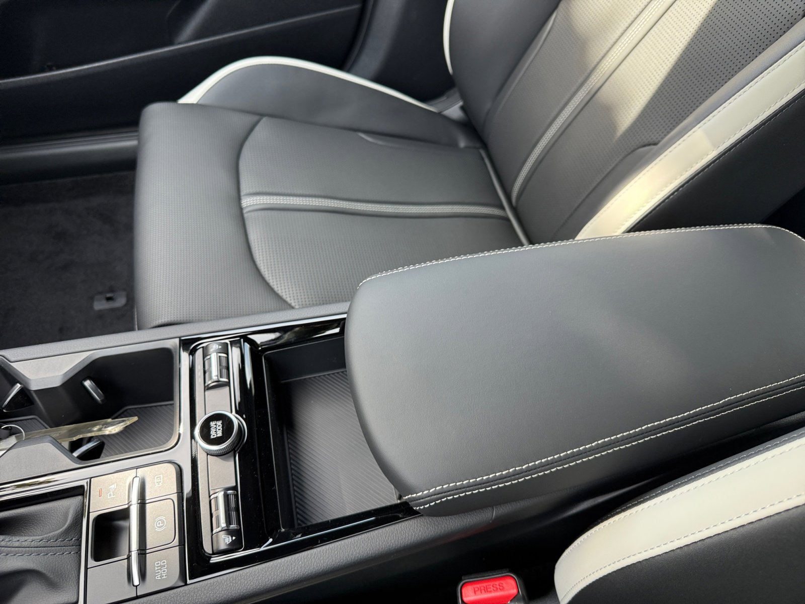 2025 Kia K5 GT-Line photo 13