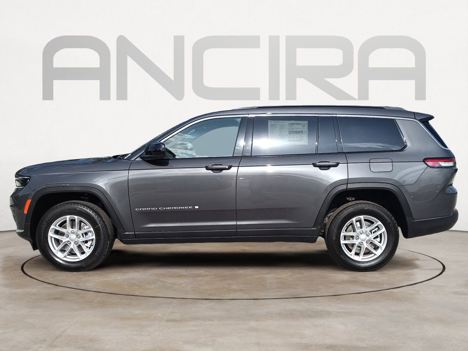 2025 Jeep Grand Cherokee Laredo photo 5