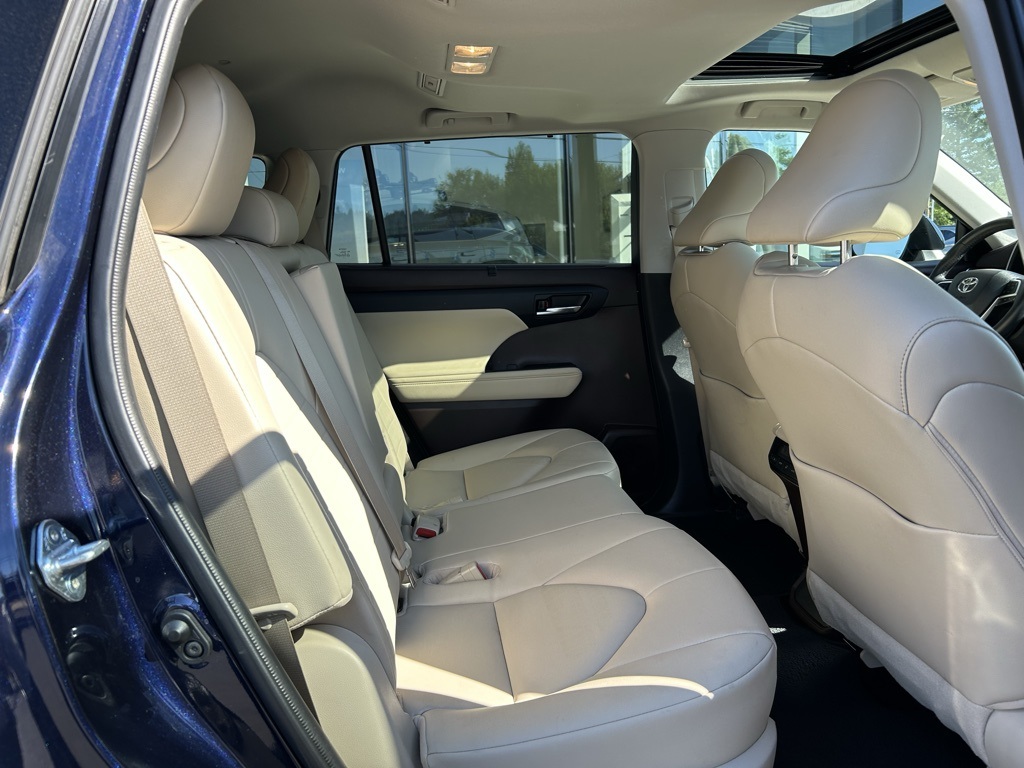 2022 Toyota Highlander Hybrid XLE photo 28