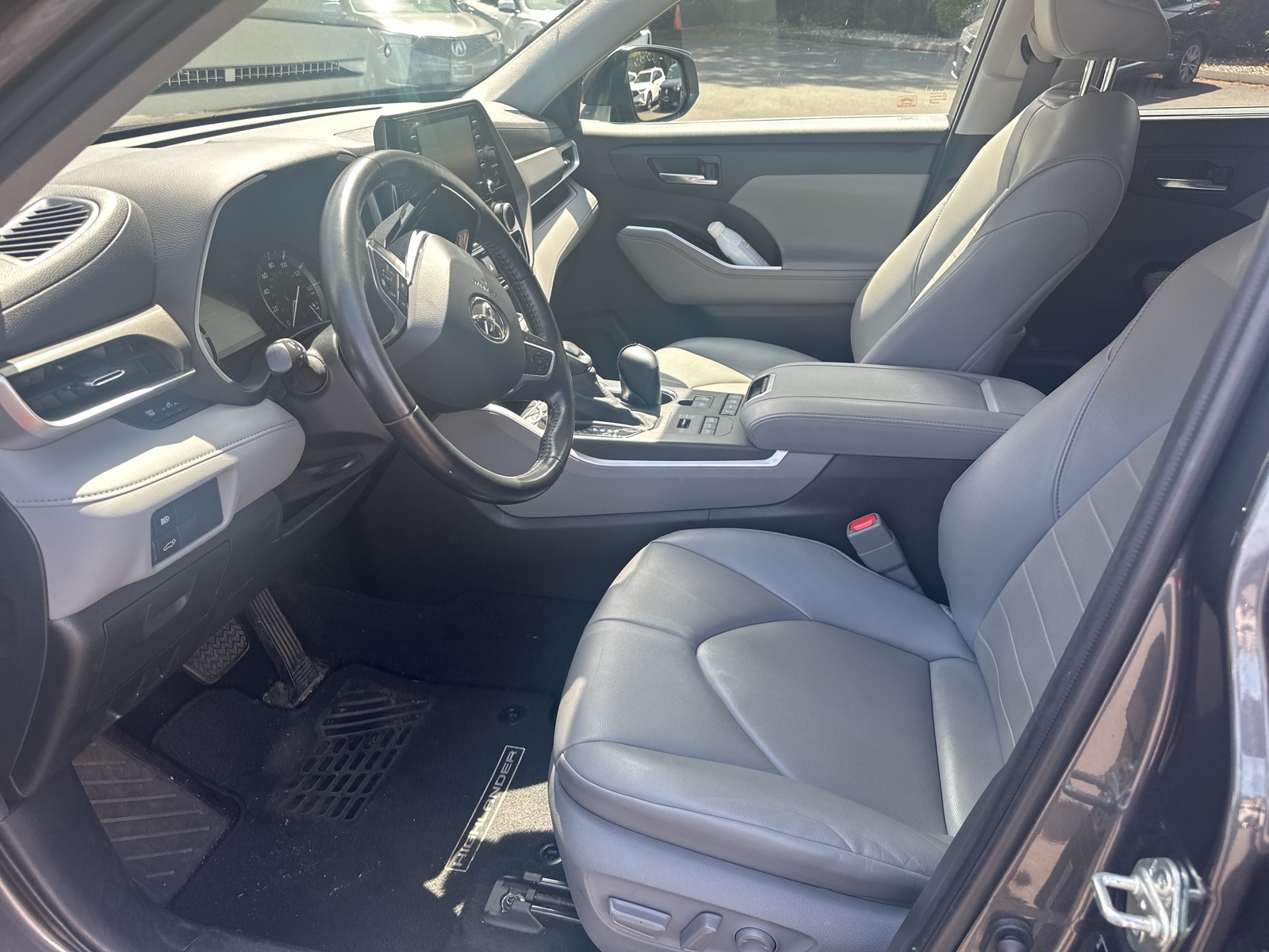 Image 3 of Toyota Highlander XLE AWD 4D Sport Utility
