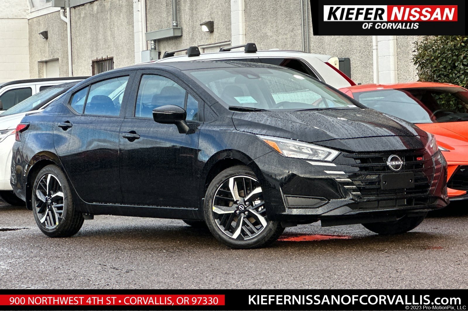 2025 Nissan Versa Sedan SR's photo