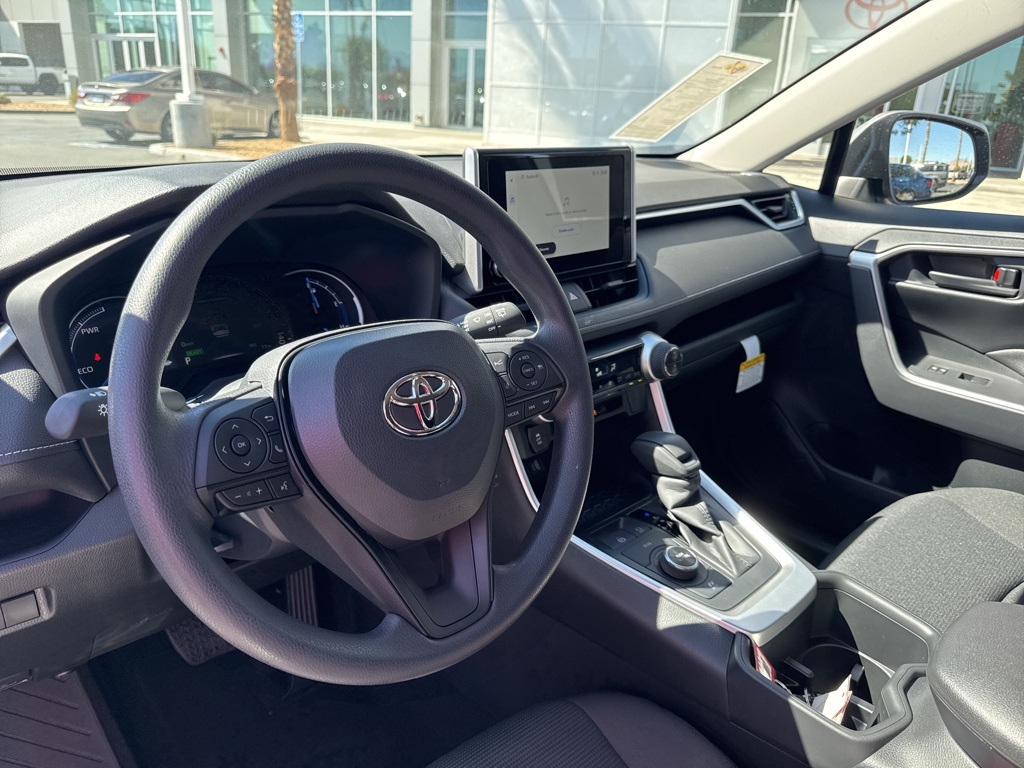 2025 Toyota RAV4 Hybrid LE photo 4