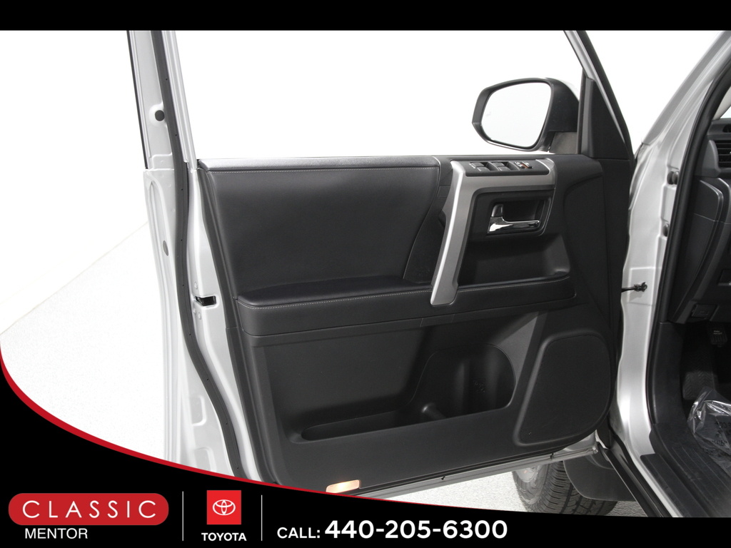 2023 Toyota 4Runner SR5 photo 4