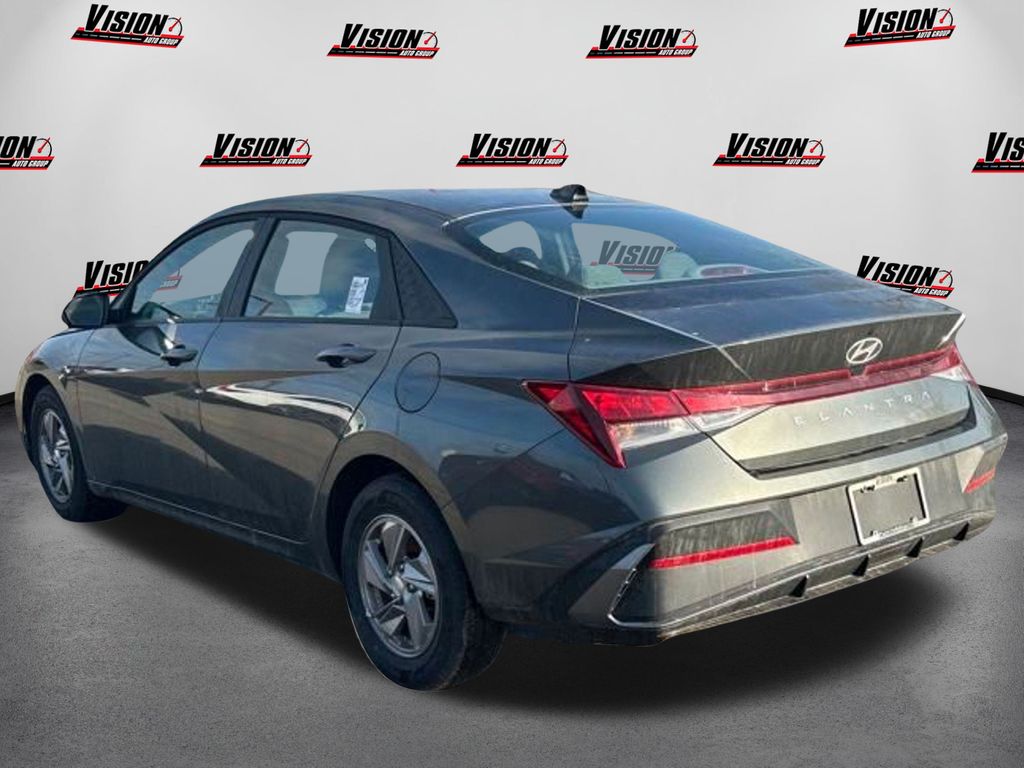 2024 Hyundai Elantra SE photo 7