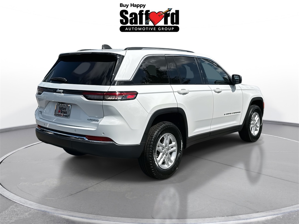 2023 Jeep Grand Cherokee Laredo photo 7