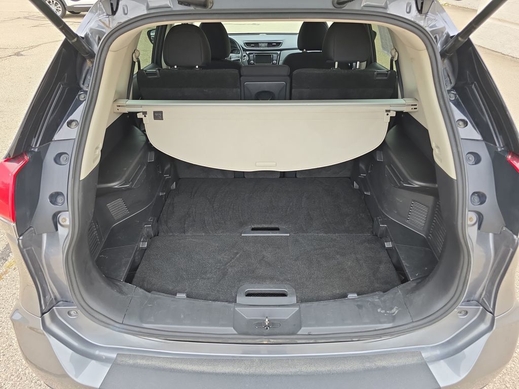 2018 Nissan Rogue SV photo 22