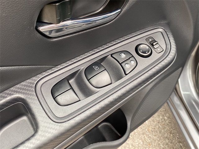 2024 Nissan Versa 1.6 SV photo 21