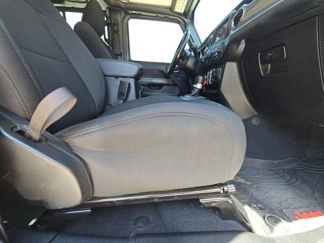 2020 Jeep Wrangler Unlimited Sahara photo 12