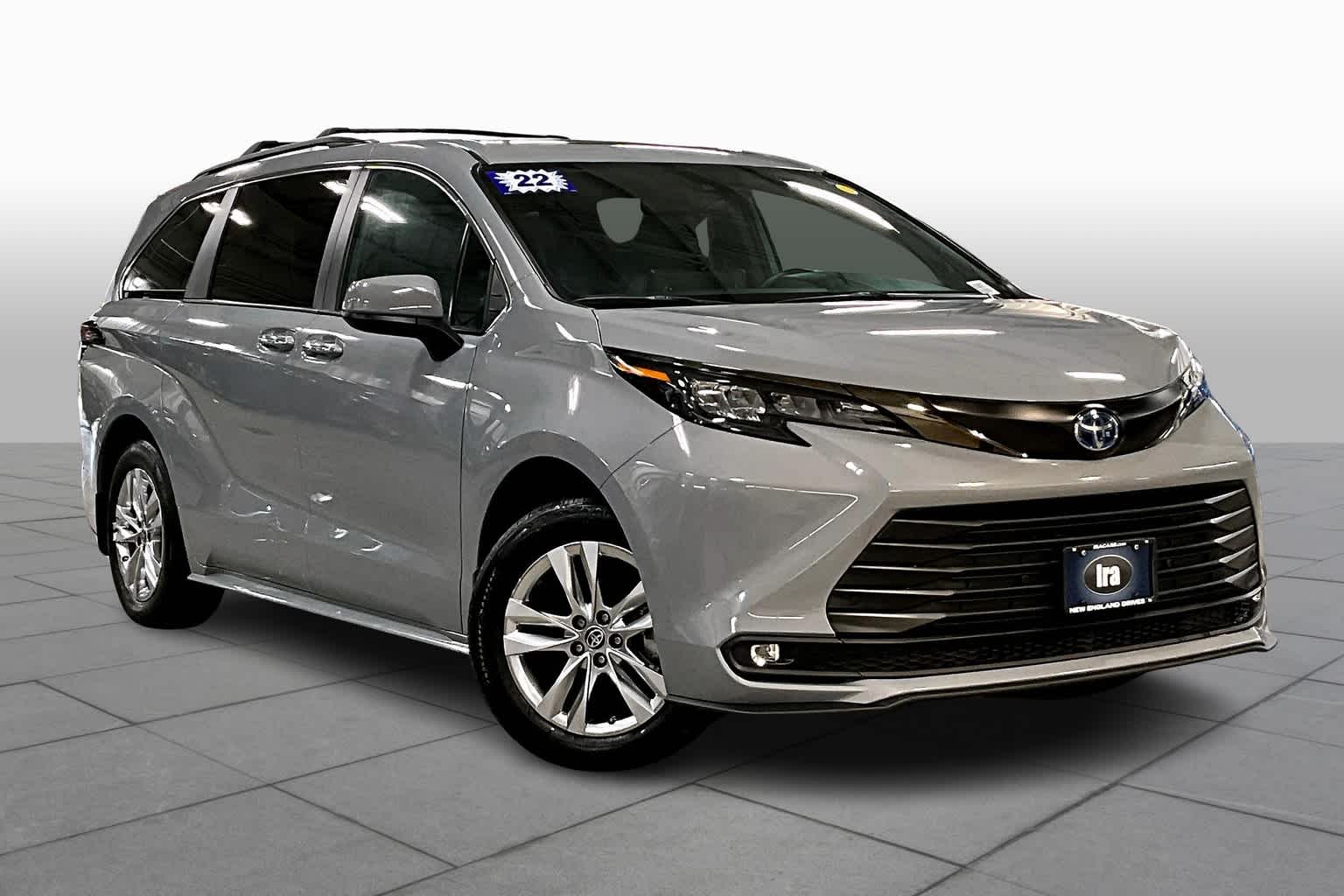 Pre-Owned 2022 Toyota Sienna XLE Woodland Edition Mini-van