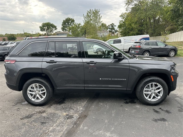 2025 Jeep Grand Cherokee Laredo X photo 4