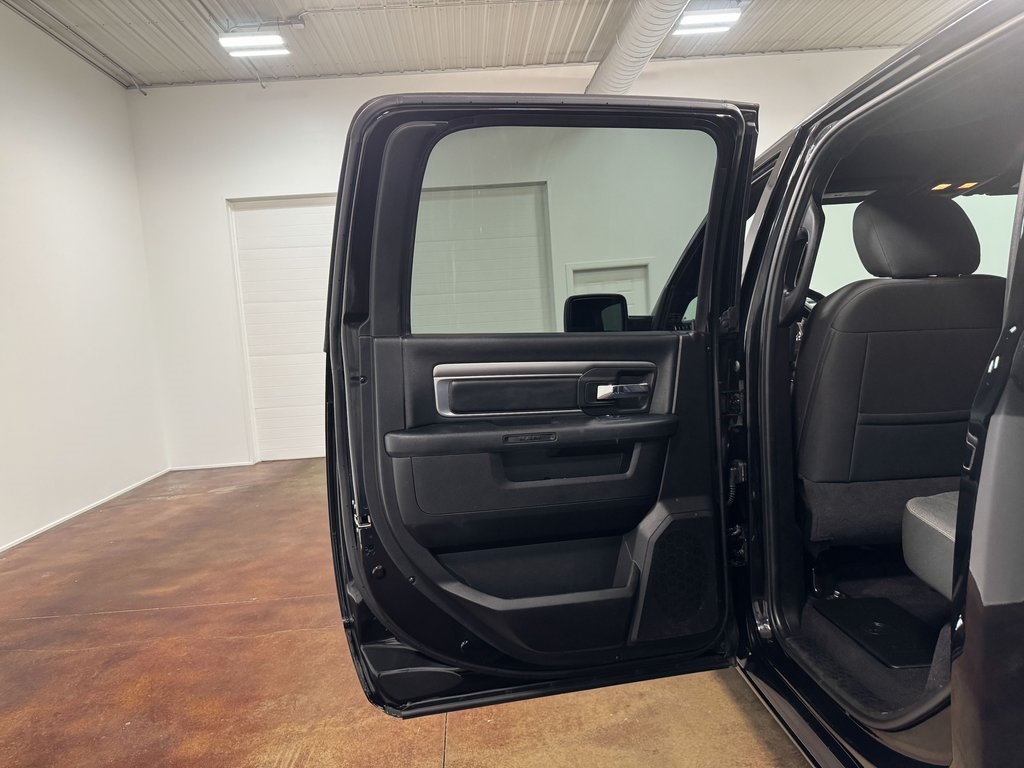 2022 Ram 1500 Classic Warlock photo 43