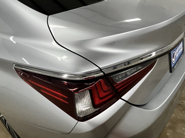 2022 Lexus ES 350 photo 7