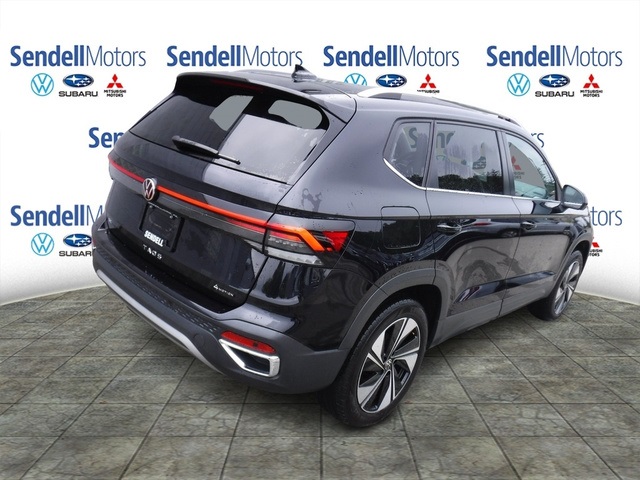 2025 Volkswagen Taos SE photo 8