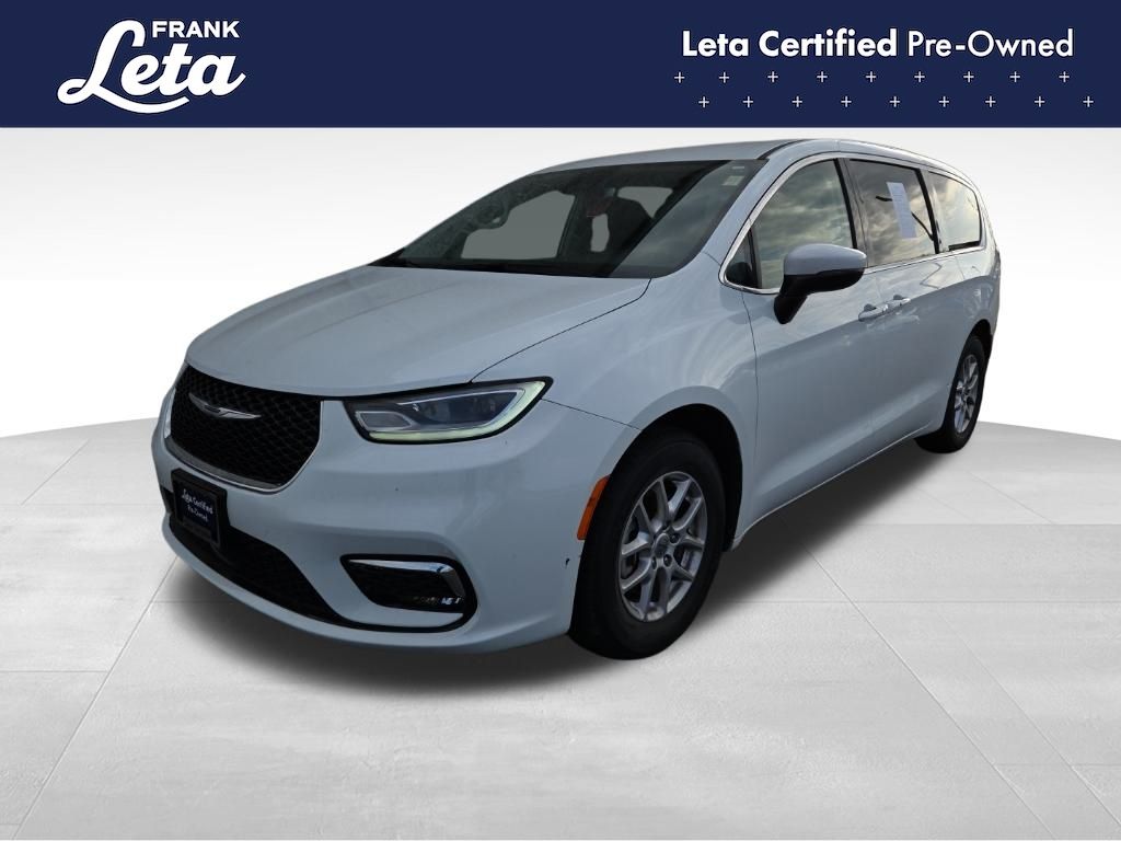 2023 Chrysler Pacifica Touring L's photo