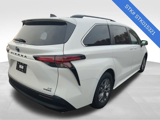 2021 Toyota Sienna LE photo 4