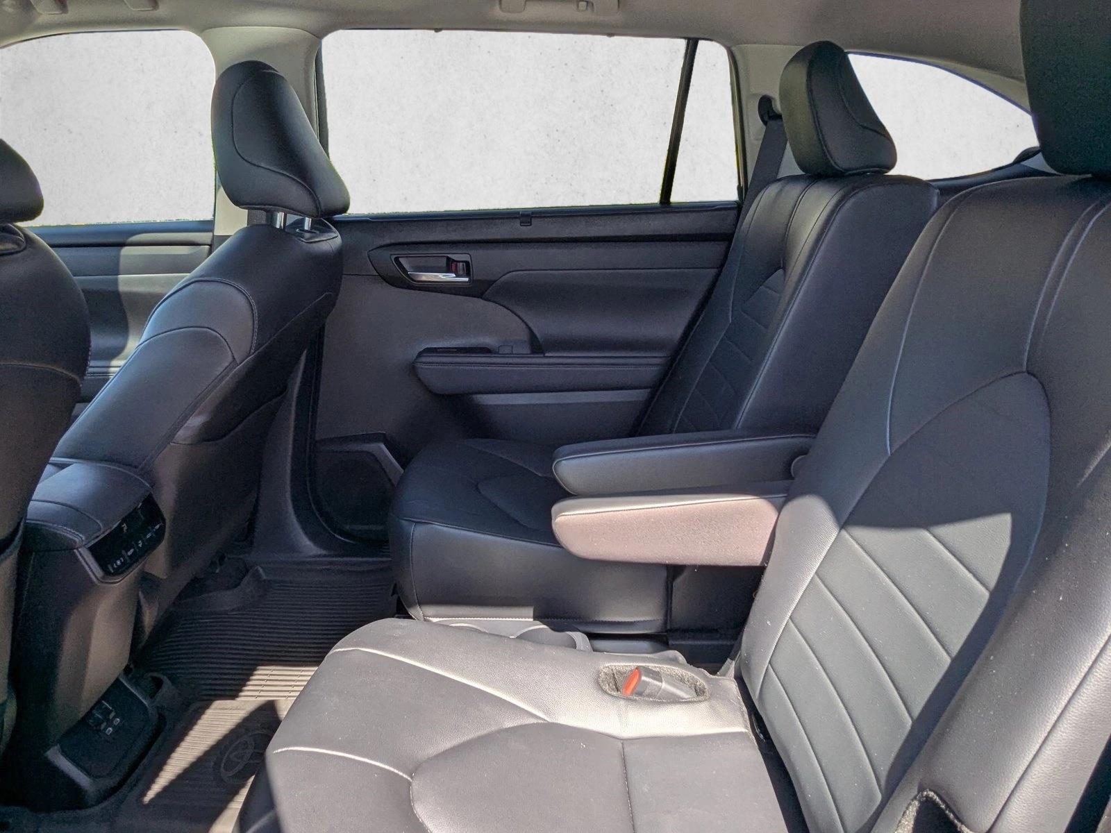 2024 Toyota Highlander Hybrid XLE photo 15