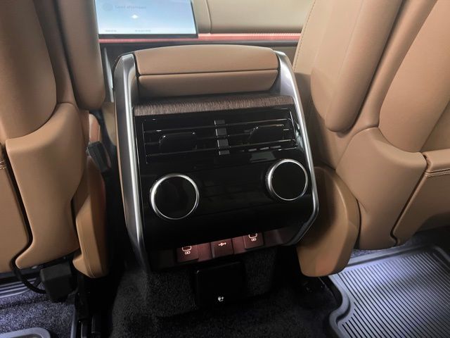2025 Land Rover Range Rover SE photo 10