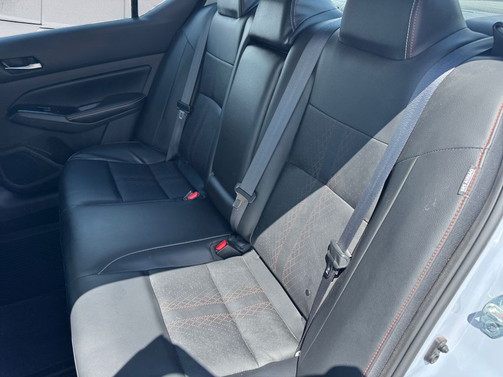 2024 Nissan Altima SR photo 17