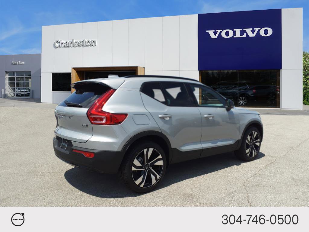 2025 Volvo XC40 Plus photo 3