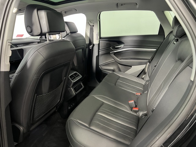2023 Audi e-tron Premium Plus photo 23