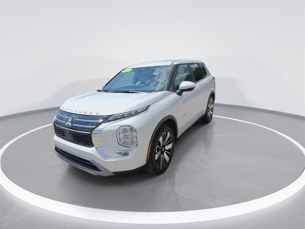 2025 Mitsubishi Outlander SE photo 4