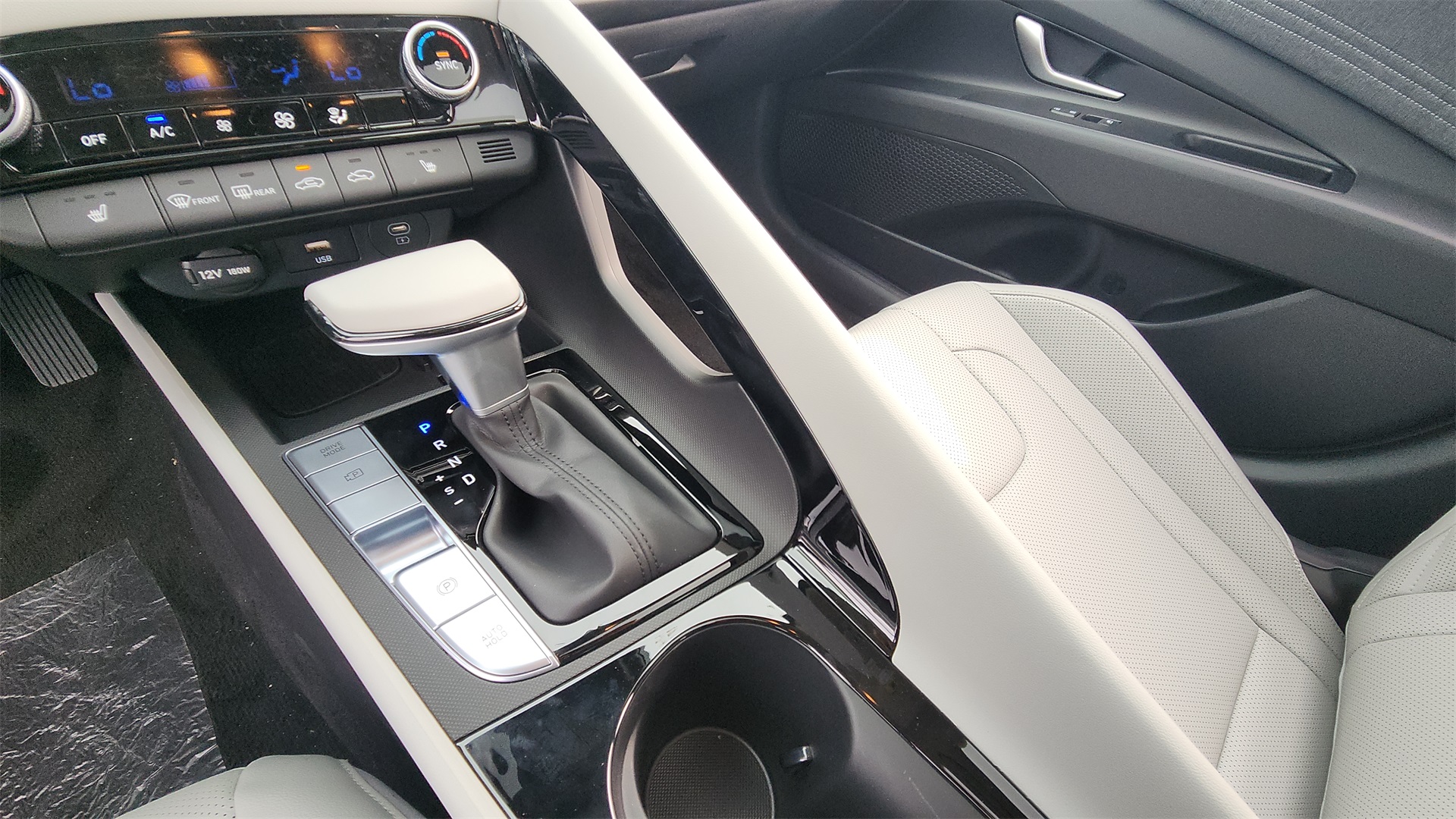 2025 Hyundai Elantra Limited photo 15