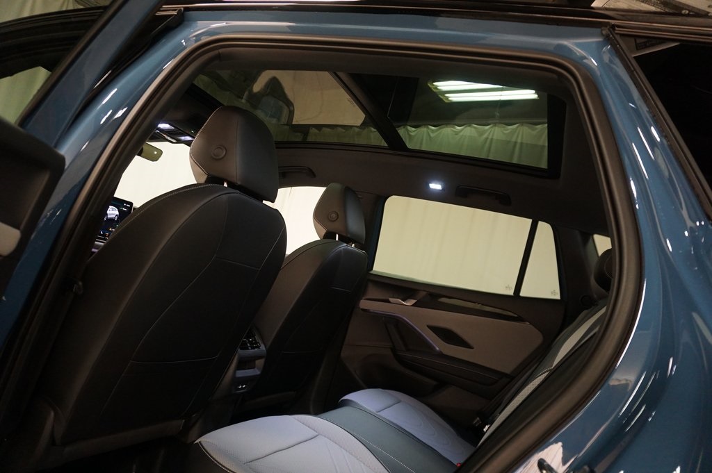 2025 Volkswagen Tiguan SE R-Line Black photo 24