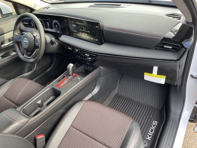 2025 Nissan Kicks SR photo 17